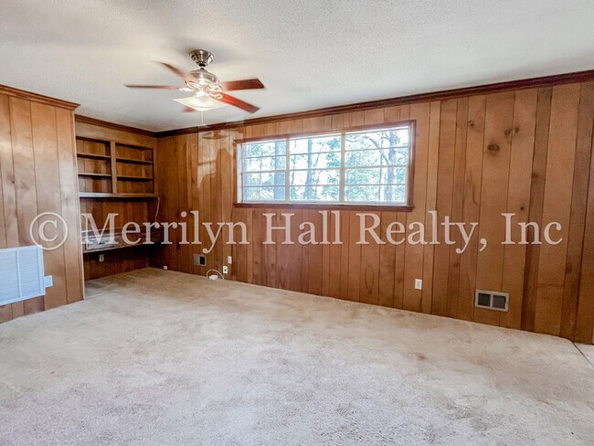 Building Photo - Cute home on a cul-de-sac!
