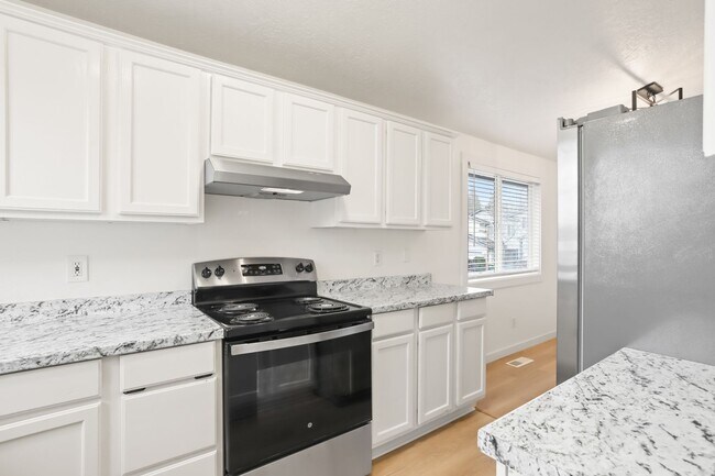 Building Photo - 3066 SW Corbeth Ln