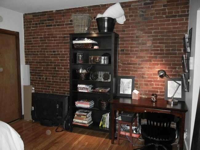Building Photo - 306 Newbury St