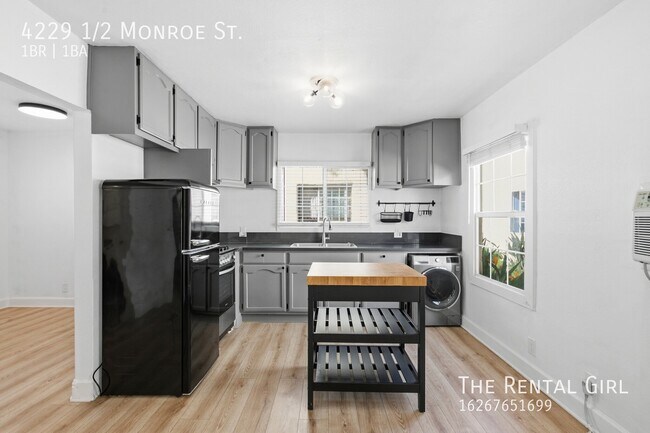Building Photo - 4229 1/2 Monroe St. -