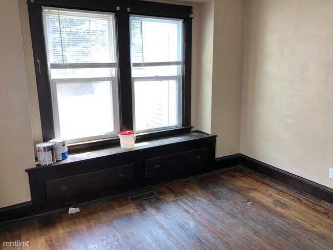Building Photo - 3 br, 1 bath House - 3303 W 90th St