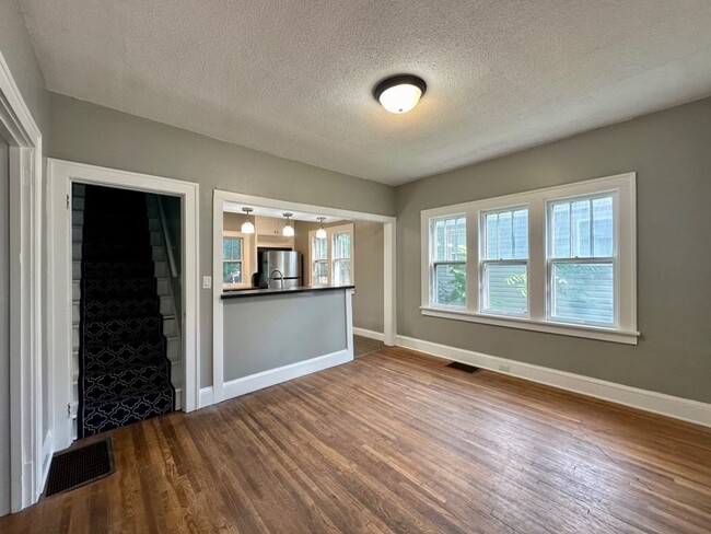 Building Photo - Beautiful 4 bedroom house in Minneapolis!!