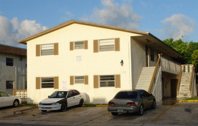 Building Photo - 3711 SW 59 Terr
