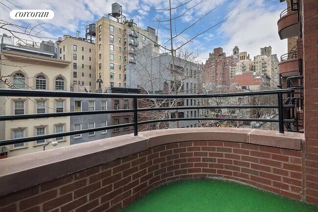 Building Photo - 157 E 74th St
