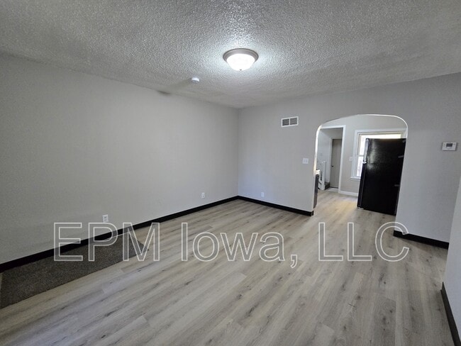 Foto del edificio - 1125 N Barclay St