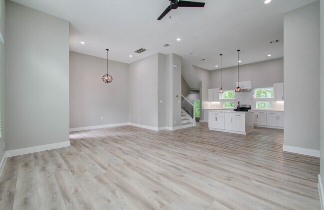 Building Photo - 2114 Oatfield Dr
