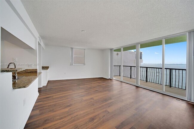 Foto del edificio - 1756 N Bayshore Dr