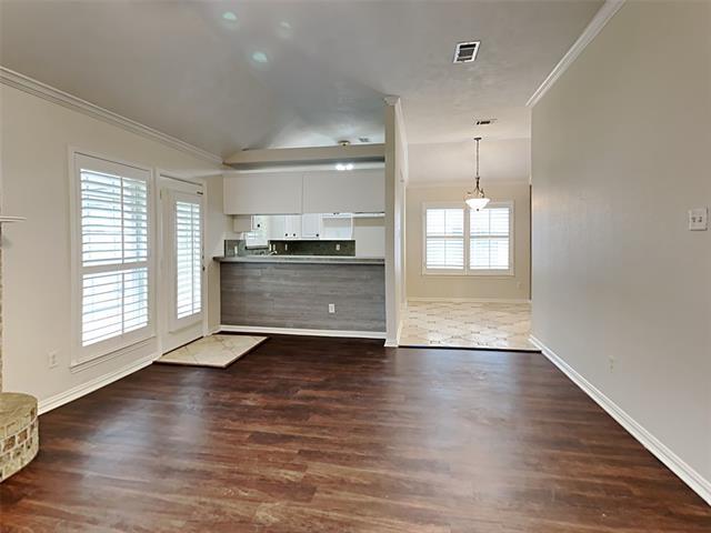 Building Photo - 405 E Brooks St