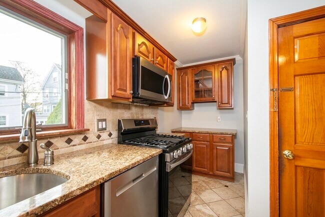 Building Photo - 181 Metropolitan Ave