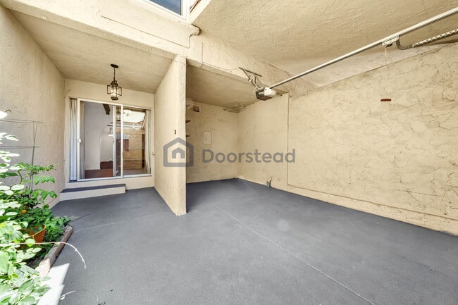 Building Photo - 5104 Westmont Ave