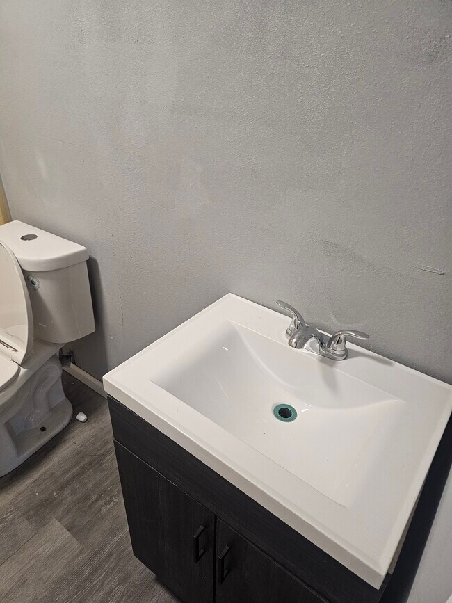 Foto del edificio - 8 Honeysuckle Dr