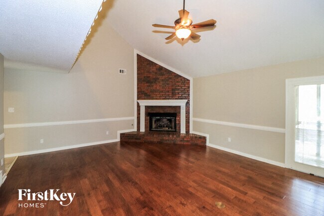 Foto del edificio - 8519 Spruce Tree Cove