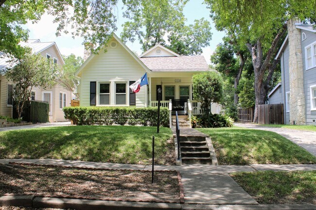 Foto del edificio - 4-BEDROOM ALAMO HEIGHTS COTTAGE