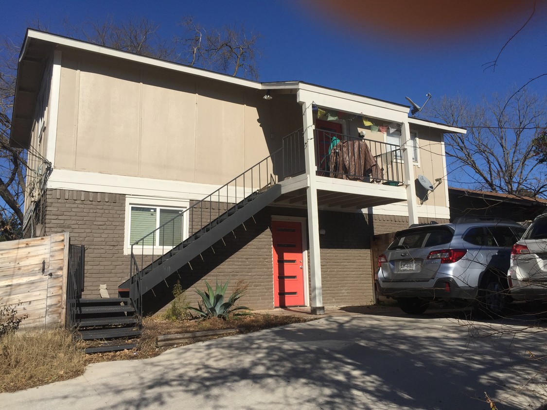 Primary Photo - 3202 Pecan Springs Rd