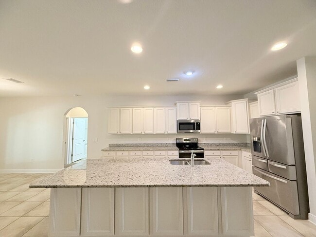 Foto del edificio - Spacious 5-Bedroom Home - Heart of Pace