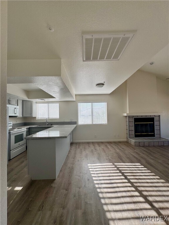 Foto del edificio - 2022 Merrill Ln