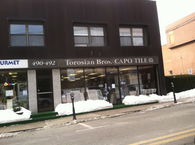 Building Photo - 495 Main St