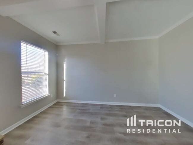 Building Photo - 409 Akers Dr