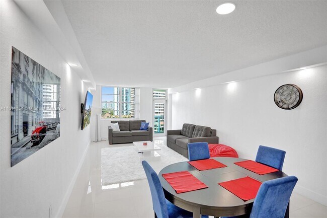 Foto del edificio - 19390 Collins Ave