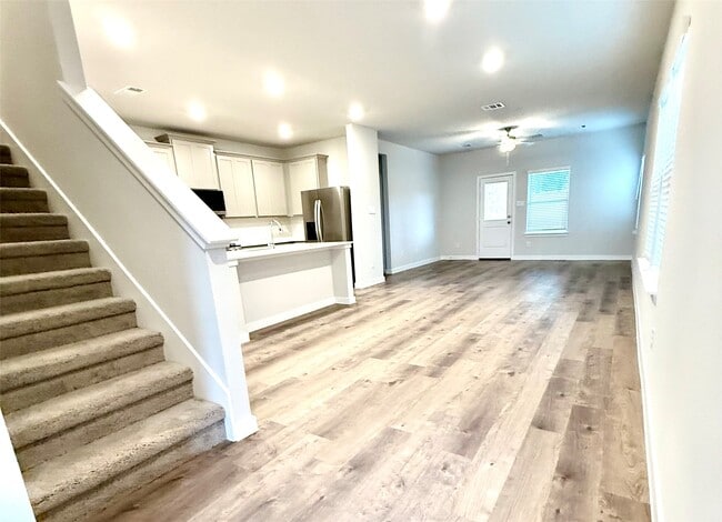 Building Photo - 32919 Silver Mdw Wy