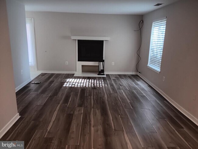 Foto del edificio - 128 W Barre St