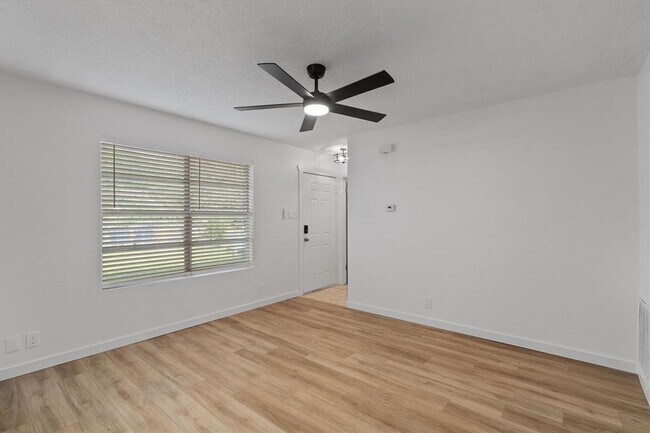Foto del edificio - 5700 Cherry Park