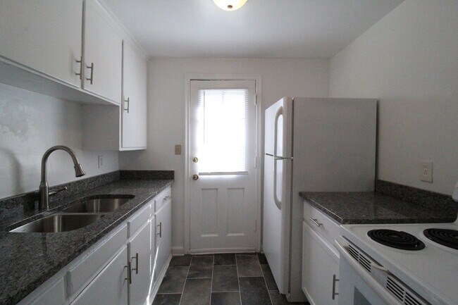 Foto del edificio - One Bedroom Duplex in North Kansas City