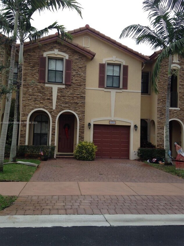 Foto principal - 3263 NW 102nd Pl