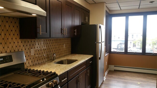 Foto del edificio - 2115F Grove St