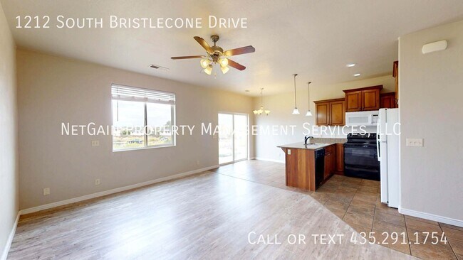 Foto del edificio - 1212 Bristlecone Dr