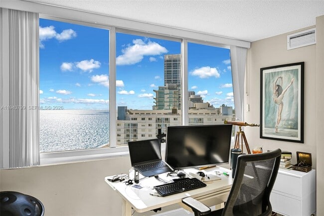 Foto del edificio - 7135 Collins Ave