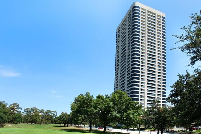 Building Photo - 1701 Hermann Dr