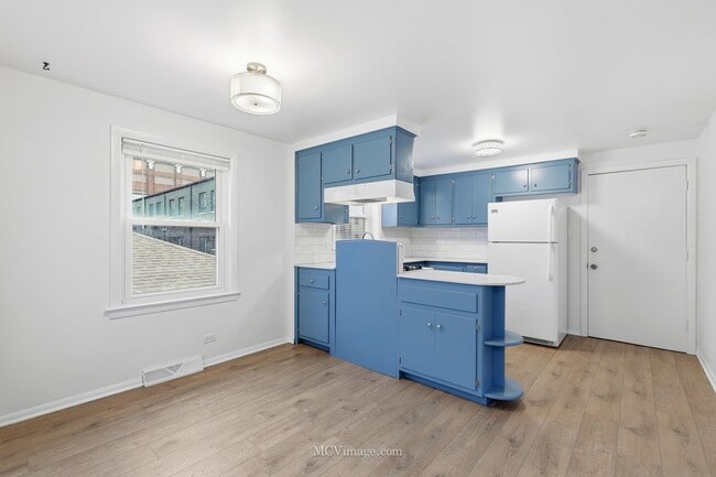 Building Photo - 3840 S Wolcott Ave