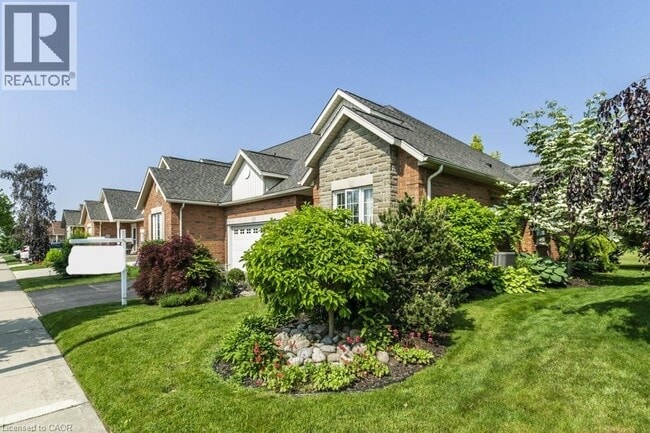 Building Photo - 747 Garden Ct Crescent
