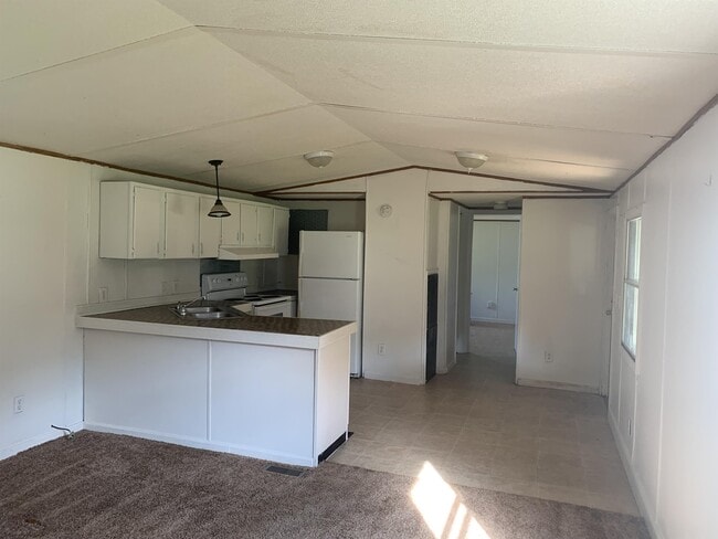 Building Photo - 27 Misty Mountain Way