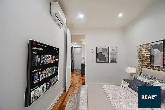 Foto del edificio - 1 bedroom in BROOKLYN NY 11237