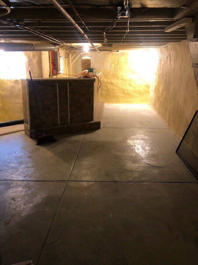 basement - 5659 BLAKEMORE