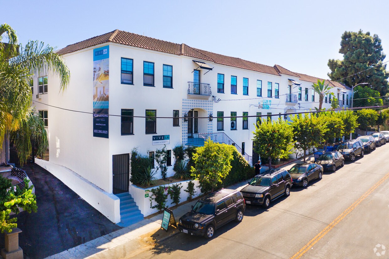 Sienna On Sanborn Apartments Los Angeles Ca Apartments Com