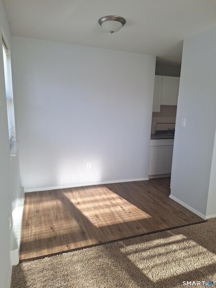 Foto del edificio - 217 Hollister Ave