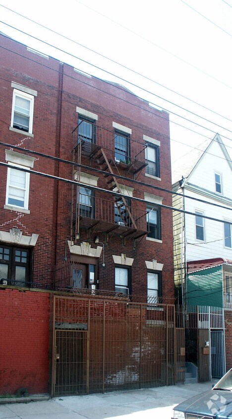 Primary Photo - 904 E 213th St