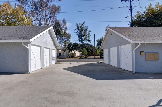Garages - 508 N 3rd St