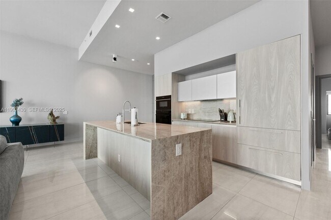 Foto del edificio - 480 NE 31st St