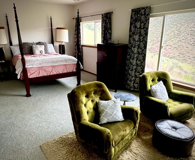 Foto del edificio - 3933 Burch Mountain Rd