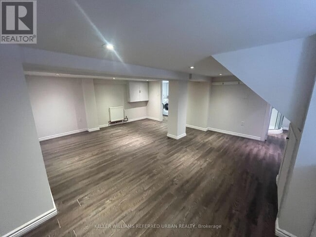 Building Photo - 111 Clovelly Ave