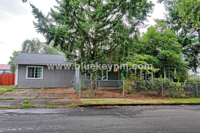 Foto del edificio - 3 Bed, 2 Bath Home Off SR 500 at NE 54th A...