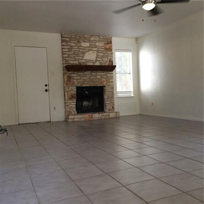Building Photo - 8400 Spring Valley Dr