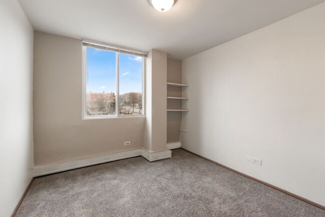 Foto del edificio - 3575 N Oakland Ave