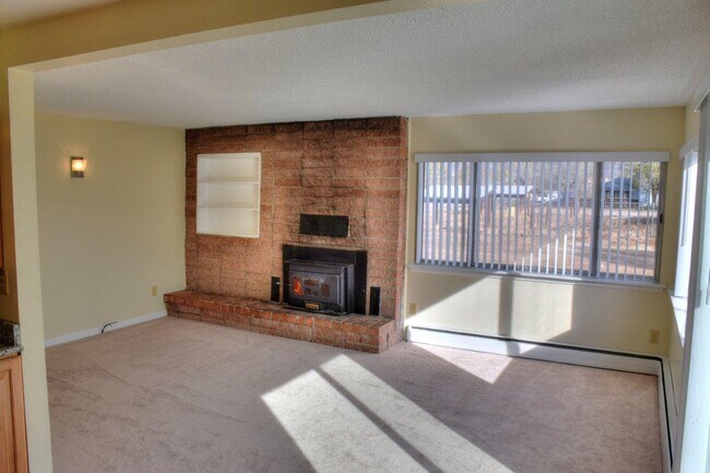 Building Photo - Cute and remodeled