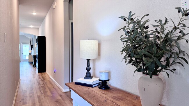 Foto del edificio - 31307 Balsam Hawk Ln