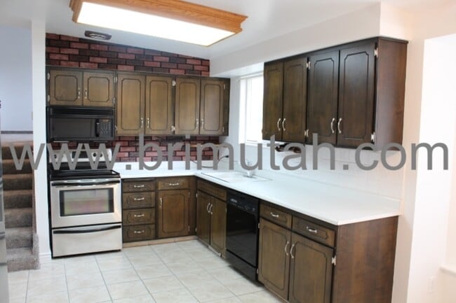 Foto del edificio - 602 E. Pioneer Ave.